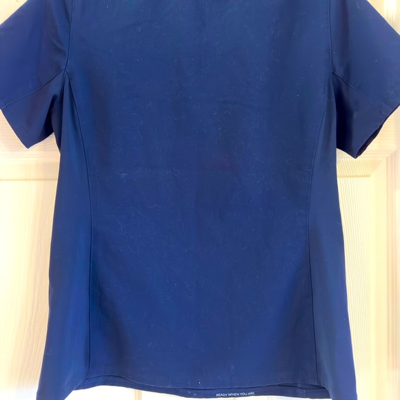 EUC‎ Figs Technical Collection Navy Short Sleeve Round Neck Scrub Size M - Picture 3 of 3